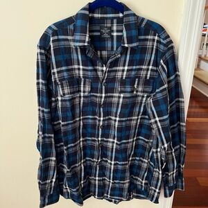 Men’s Faded Glory Blue Navy and White Plaid Flannel Button Up Long Sleeve Shirt